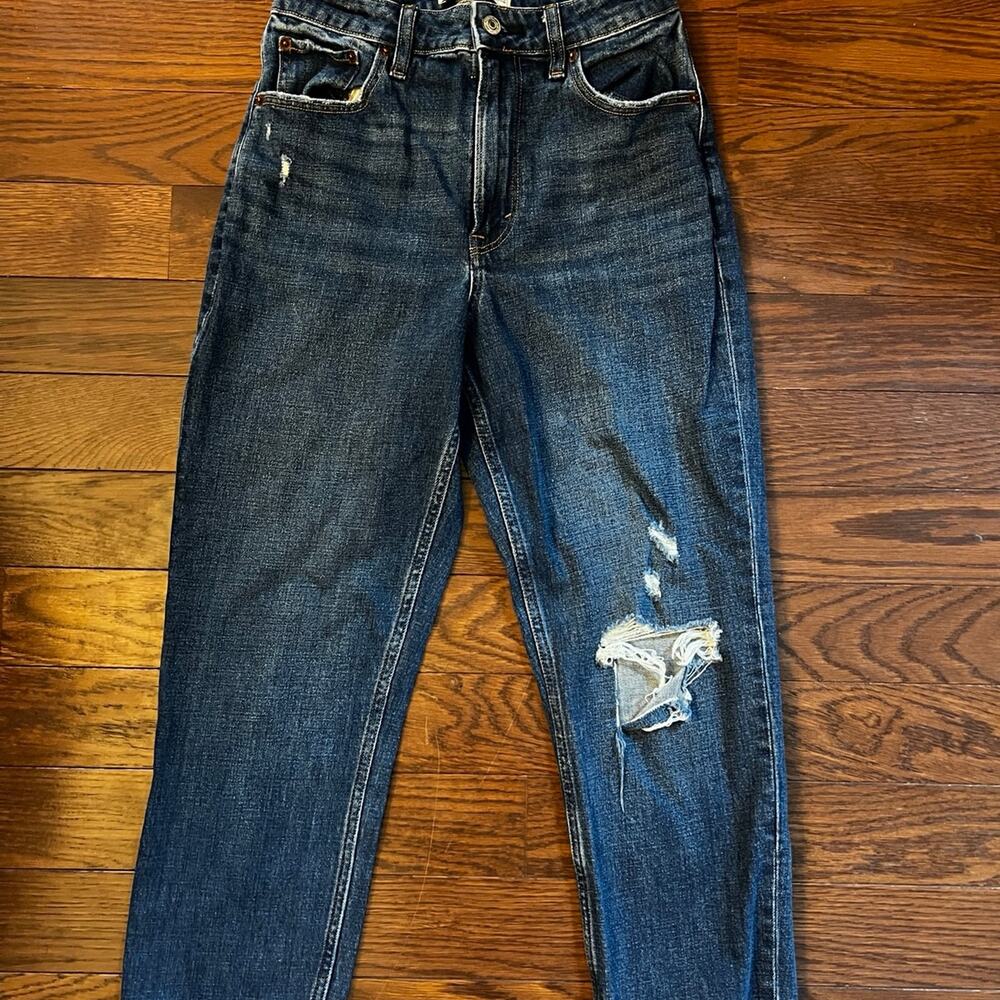 Abercrombie Curve Love The Mom High Rise Ripped Jeans Size 25 (Like New!)